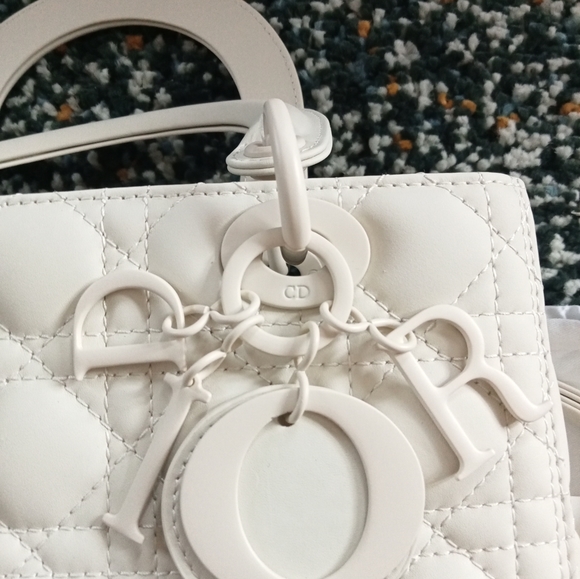 Many bags  Benney save a penny - Picture 10 of 14